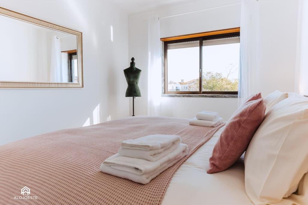 Casa Do Patio - 3 Bedrooms, Ponte Rol Torres Vedras Exteriör bild